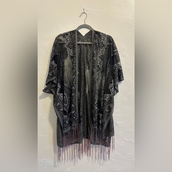 Chic Black Sheer Kimono with Fringe Detail - One Size Fits All - Picture 1 of 3